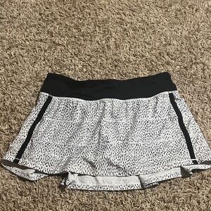 LULU SIZE 8 PACE RIVAL SKIRT PATTERN BLACK AND WHITE